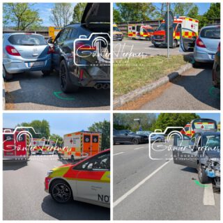 🗓️Datum: 09.05.2026
⏰Uhrzeit: 10.13 Uhr 
🚒🚑 Einsatzart: THL 1
📍Einsatzort: B 388 Bergham 
🚒🚑🚁🚓 Eingesetzte Kräfte:
@feuerwehr_altenerding 
@brk_kreisverband_erding 
@brk_markt_schwaben 
@polizeiobn 

Vorrang missachtet

Am Samstagvormittag gegen 09:50 Uhr fuhr eine 46-Jährige aus dem nördlichen Landkreis mit ihrem Opel auf der B388 von Taufkirchen (Vils) kommend und wollte nach links in die Berghamer Straße abbiegen. Hierbei übersah die Fahrerin eine 29-jährige Erdingerin, welche mit ihrem Renault die B388 in entgegengesetzte Richtung befuhr, weshalb es zu einem Zusammenstoß zwischen den beiden Fahrzeugen kam. Durch den Aufprall kollidierte der Opel zudem mit einem wartenden BMW, welcher sich zum Unfallzeitpunkt in der Bergahmer Straße befand und auf die B388 auffahren wollte. In dem BMW befand sich ein 35-jähriger Erdinger. Die Fahrbahn wurde kurzzeitig zur Unfallaufnahme gesperrt.

Die beiden Fahrerinnen des Opel und des Renault wurden durch den Zusammenstoß leicht verletzt und zur medizinischen Behandlung in ein nahe gelegenes Krankenhaus verbracht. Die Feuerwehr Altenerding reinigte die Straße von ausgelaufen Betriebsmittel und richte eine Umleitung ein. Der entstandene Sachschaden beläuft sich auf circa 15.000,00 Euro.

Quelle: PI Erding

📷 Günter Herkner

#thl #unfall #feuerwehr #rettungsdienst #polizei luftrettung blaulicht technischehilfe gefahrgut abc brand freiwilligefeuerwehr