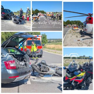 Motorradfahrer schwer verletzt und mit Rettungshubschrauber abtransportiert
🗓️Datum: 14.08.2026
⏰Uhrzeit: 16.40 Uhr
🚒🚑 Einsatzart: VU Motorrad THL 1
📍Einsatzort: Wörth/Hofsingelding
🚒🚑🚁🚓 Eingesetzte Kräfte:
@ff_hoerlkofen
@feuerwehr_ottenhofen
@brk_kreisverband_erding
@brk_isen
@einsatzleiter_rettungsdienst
@christoph.muenchen
@polizeiobn
Gegenverkehr übersehen
Am Freitagabend fuhr ein 48-jähriger Pkw-Fahrer aus Wörth von der Flughafentangente aus kommend in Richtung St-Koloman. An der Einmündung der Riexinger Straße nach Lupperg bog der Pkw-Fahrer nach links ab. Dabei übersah er einen entgegenkommenden 59-jährigen Kraftradlenker aus Kirchheim bei München. Dadurch fuhr der Kraftradfahrer frontal in die Seite des abbiegenden Pkws der Marke Skoda.
Durch den Zusammenstoß erlitt der Kraftradlenker schwere Verletzungen und wurde mit einem Rettungshubschrauber in eine Münchner Klinik zur weiteren medizinischen Behandlung gebracht. Dessen Kraftrad der Marke BMW wurde massiv beschädigt, es dürfte sich um einen wirtschaftlichen Totalschaden handeln.
Der Pkw-Fahrer sowie dessen 9-jährige Beifahrerin wurden leicht verletzt. Sie wurden ebenfalls in eine umliegende Klinik gebracht. Der Pkw wurde an der rechten Fahrzeugseite beschädigt.
Der Gesamtschaden beläuft sich auf circa 13.000 €.
Die Fahrbahn wurde während der Unfallaufnahme durch die freiwillige Feuerwehr Hörlkofen und Ottenhofen beidseitig gesperrt.
Quelle: PI Erding
📷 Günter Herkner
#thl #unfall #feuerwehr #rettungsdienst #polizei luftrettung blaulicht technischehilfe gefahrgut abc brand freiwilligefeuerwehr