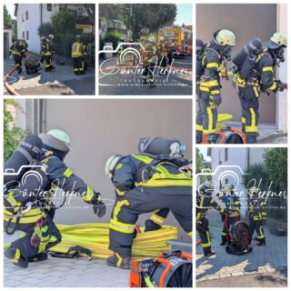 Fahrradakku fängt in der Tiefgaragen-Auffahrt Feuer

🗓️Datum: 12.08.2026
⏰Uhrzeit: 09.56 Ihr
🚒🚑 Einsatzart: Brand Tiefgarage B 4
📍Einsatzort: Erding
🚒🚑🚁🚓 Eingesetzte Kräfte:
@feuerwehr_erding
@feuerwehr_altenerding
@brk_kreisverband_erding 
@einsstzleiter_rettungsdienst
@polizeiobn 

Brandfall ohne Personenschaden

Am Mittwochvormittag gegen 09:50 Uhr wurden die Rettungskräfte zu einem Brand in einer Tiefgarage in Erding alarmiert. Ein 73jähriger Erdinger montierte den Akku seinen E-Bikes nach dem Ladevorgang offenbar nicht ordnungsgemäß. Als er die Tiefgaragenausfahrt nach oben fuhr, fiel der Akku aus der Halterung und schlug auf dem Boden auf. Durch die Wucht des Aufpralls geriet der Akku sofort in Brand. Es kam zu mehreren Verpuffungen und einer starken Rauchentwicklung. Die FFW Erding und Altenerding waren mit insgesamt 36 Mann im Einsatz und löschten den Akku ab sogen den Rauch mit starken Ventilatoren aus der Tiefgarage ab. Der 73jährige wurde vom Rettungsdienst untersucht, konnte aber als unverletzt vor Ort wieder entlassen werden. Der Gesamtschaden beläuft sich auf ca. 200 €.

Quelle: PI Erding 

📷 Günter Herkner

#thl #unfall #feuerwehr #rettungsdienst #polizei luftrettung blaulicht technischehilfe gefahrgut abc brand freiwilligefeuerwehr